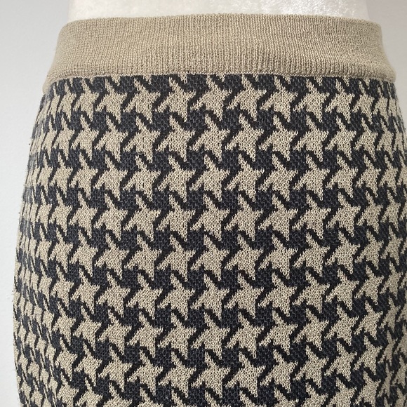 Liz Claiborne Knit Houndstooth Skirt - Picture 3 of 8